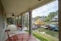 The St. Thomas On Lake Hamilton - Sleeps 10, Lakefront!