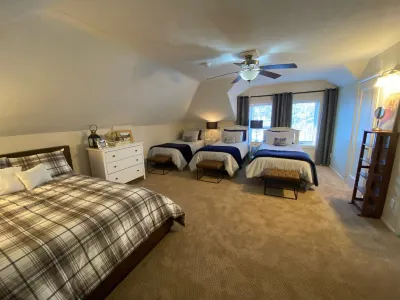 Beach house on Lake Superior - Direct beach access - Sunrise view over the lake!