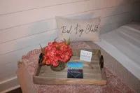 The Red Dog Chalet Couples Retreat w/ Hot Tub