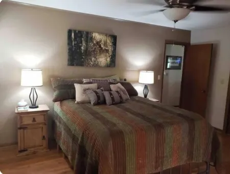 Cozy Cabin with river frontage yards from river launch for kayaking or fishing.