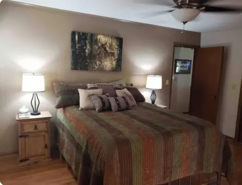 Cozy Cabin with river frontage yards from river launch for kayaking or fishing.