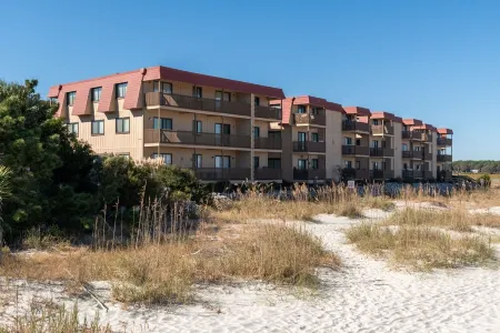 Newly Listed Oceanfront Charming Luxury 1-Bedroom Condo at Cherry Grove Beach Отели в г. Север Миртл Бич