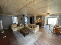 Remodeled Cottage close to ATV/Snowmobile Trails, and Ausable River