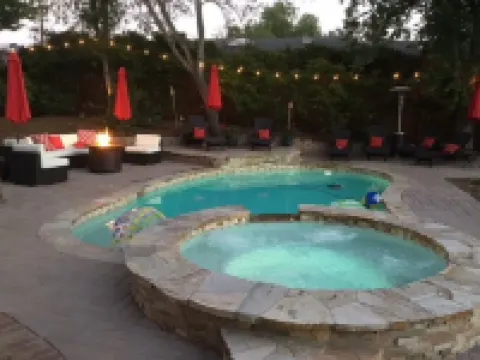 Adorable 4 Bedroom Guest House WPool + Jacuzzi Hotels in Poway