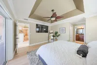 The Dolphin Inn with Views of Tampa Bay & Marina