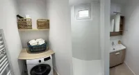 Joli Appartement Rénové de 55m2. Parking Gratuit