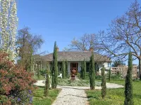 The Vicarage At Clunes. Luxury French style villa. 오키프스 댐 비치 주변 호텔