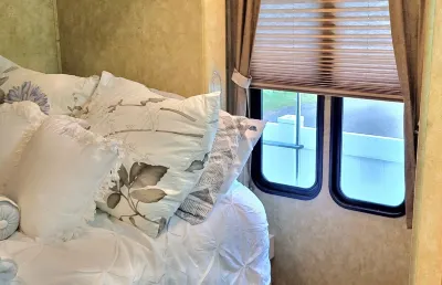 Private 2 Bedroom 2 Bathroom Whole Home Dog Friendly Quiet Hideaway in Tampa Bay Отели рядом с достопримечательностью «Art Bar»