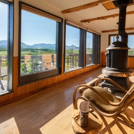 East Glacier Cabin w/ Stunning Views of the Rockies! 30 min from 2 GNP entrances