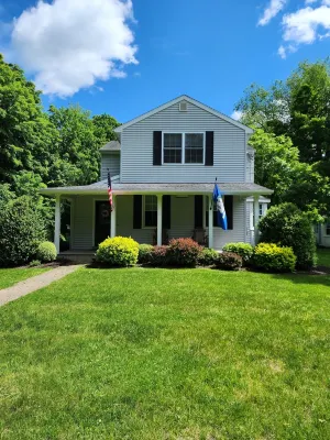 Cozy dog friendly updated house in quiet village adjacent to park