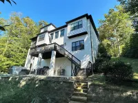 Waterfront Lake Norman - Sleeps 10, Hot Tub, 2kayaks, pedal boat, paddle board