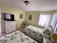 "The Beach Bucket" Beautiful Beach House located in Oak Island, NC