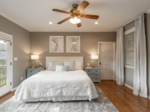 Park Street Dream in Downtown Northport, 2.5 Miles from U of A Stadium Hotels in Northport