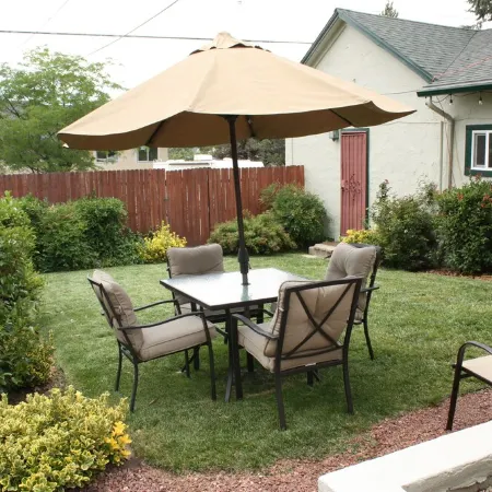 Quaint Studio, Walk downtown, Pet friendly, fenced yard, covered patio
