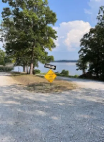 T's Fish Camp--Crappie Are Biting—Sleeps up to Six