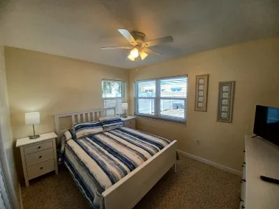 Drift Inn B, Heated Pool, Beach and Amenities, 2-3 min walk