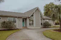 Beautiful 5bd/3ba in Gulf Breeze, Heated Private Pool & Pet Friendly! 쇼라인 파크 파빌리온 주변 호텔