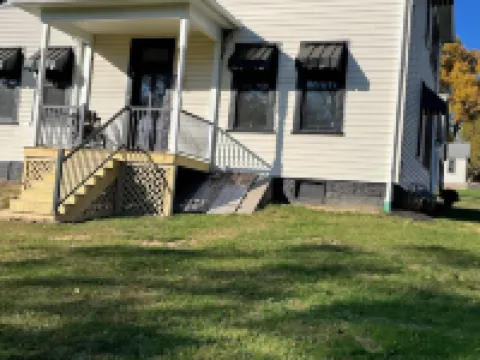 Entire remodeled farmhouse. Hotels in Venango County