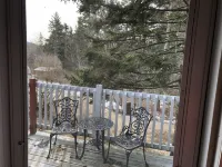 Super Clean, Fully-Equipped Private Suite 1 Mile from Acadia