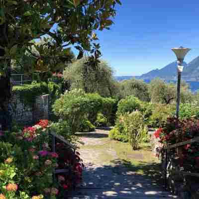 Casa di Alessia THE new vacation apartment with dream view over Malcesine incl. pool Hotel Exterior