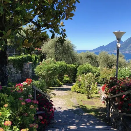 Casa di Alessia THE new vacation apartment with dream view over Malcesine incl. pool