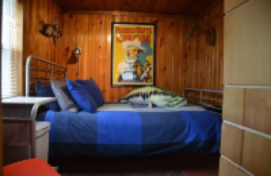 Charming Cabin in Leesville Lake's Best Community. Complimentary Kayaks. Hotels in Carroll County