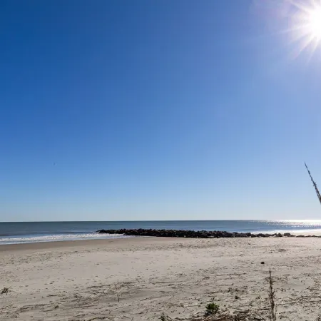 Oceanfront Home/Pet Friendly/Screened Porch/4 Bedrooms/1 Bath/Sleep 8