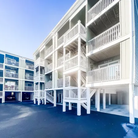 Cozy Beach Condo Sleeps 6 POOL