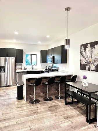 Modern condo in downtown Victor Отели в г. Виктор