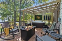 Private Lakefront Spread: BigH2O, Smokehouse, Spa, Firepits, Fence, PETS