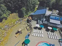 Nestled in the Woods of Chimney Hill--Very Close to Wilmington VT/Mt Snow 威爾明頓酒店
