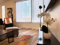 Modern Centrally Located Clean Condo Close to Downtown!