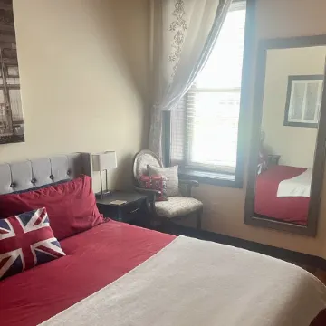 Contemporary apartment on the square!