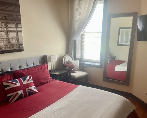 Contemporary apartment on the square! Hotels in Neosho