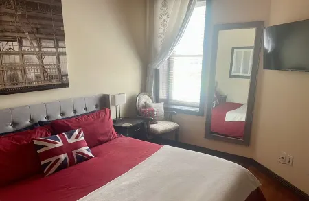 Contemporary apartment on the square!