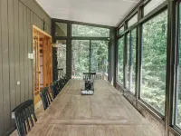 Cozy Retreat, Great for Large Groups and Family Gatherings with Hot Tub!
