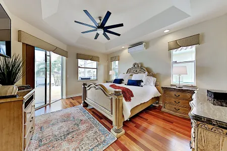 Villa Lago Vista - Waterfront Gem w/ Gulf Access