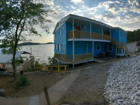 Lakefront living on the 4MM - Best views on the Lake!