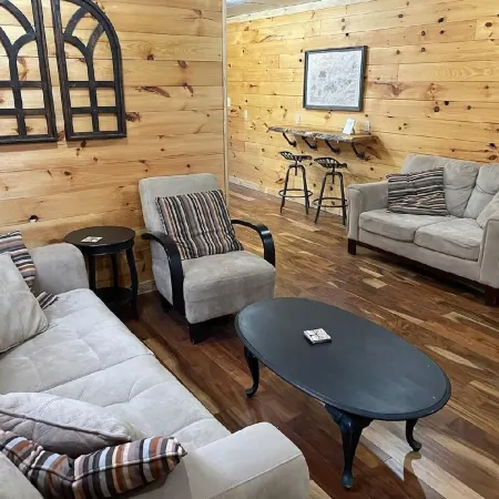 100 Aker Wood Barndominium Loft!! Two bedroom. All Amenities Provided!