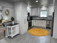 Hot Tub- Rose District-Walk to Shopping & Dining