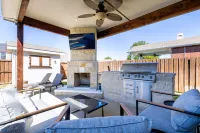 Lone Star Oasis! Near UNT - Heated Pool, Spa, King Bed, Incredible Location!