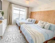 Winter Bliss by the Beach: Your Coastal Getaway 2BR 1.5B - 6 Guests