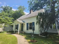 Newly renovated home less than a mile from the University of Notre Dame Hotel a Clay Township