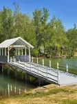 Charming Treehouse with Lake View and Access