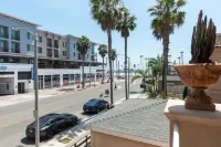 Life’s a beach…house with gorgeous ocean&pier views. A few steps to the waves.,.