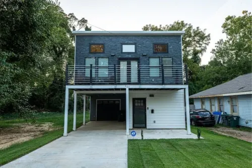 The Black & White House of Memphis