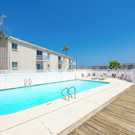 Cozy Efficiency! Indoor/OutdoorPools.Sleeps 4.Pet Friendly!