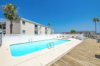 Summer Time! Indoor/OutdoorPools.Sleeps 4.Pet Friendly!