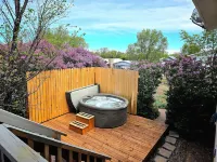 Family Hot Tub Retreat & Starlink!