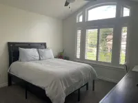 Sunset Views! Indoor Sport Court, Pool table, Golf Course, 12 min to downtown